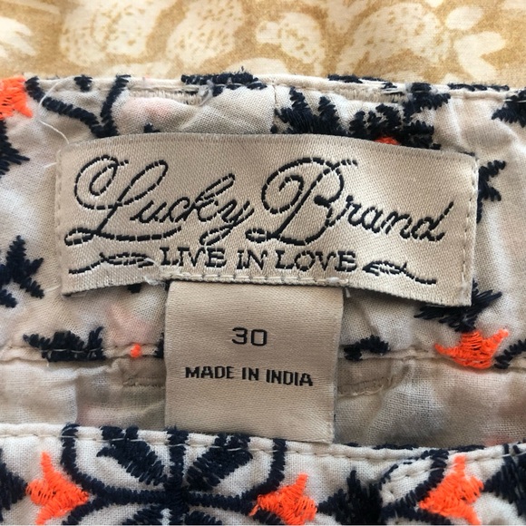 Lucky Brand arabesque patterned shorts, size 30 inseam 3” - Picture 2 of 4